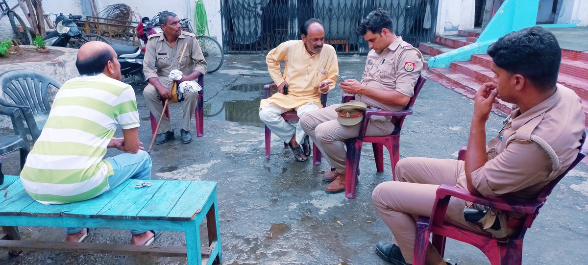 Shadab_Abdi's tweet photo. आज सहारनपुर वक्फ छोटे इमाम बारगाह में पुलिस अधिकारियों के साथ जल्दी ही आने वाले मोर्हरम और अन्य प्रोग्राम जो इमाम बारगाह में होते रहते हैं इसके अलावा 6 जून को इमाम बारगाह मे��� होने वाली मजलिस ए अज़ा से भी अवगत कराया कानून व्यवस्था अच्छी रहें इसको लेकर पुलिस अधिकारियों से बात हुई. https://t.co/GZJPd7IvL3