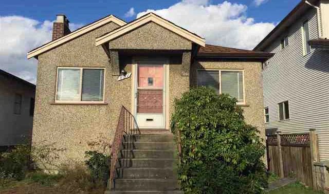 DDezoaR's tweet photo. @TheStocksmen This is a $1,000,000 dollar home in Vancouver Canada https://t.co/YjGVrHfr5I