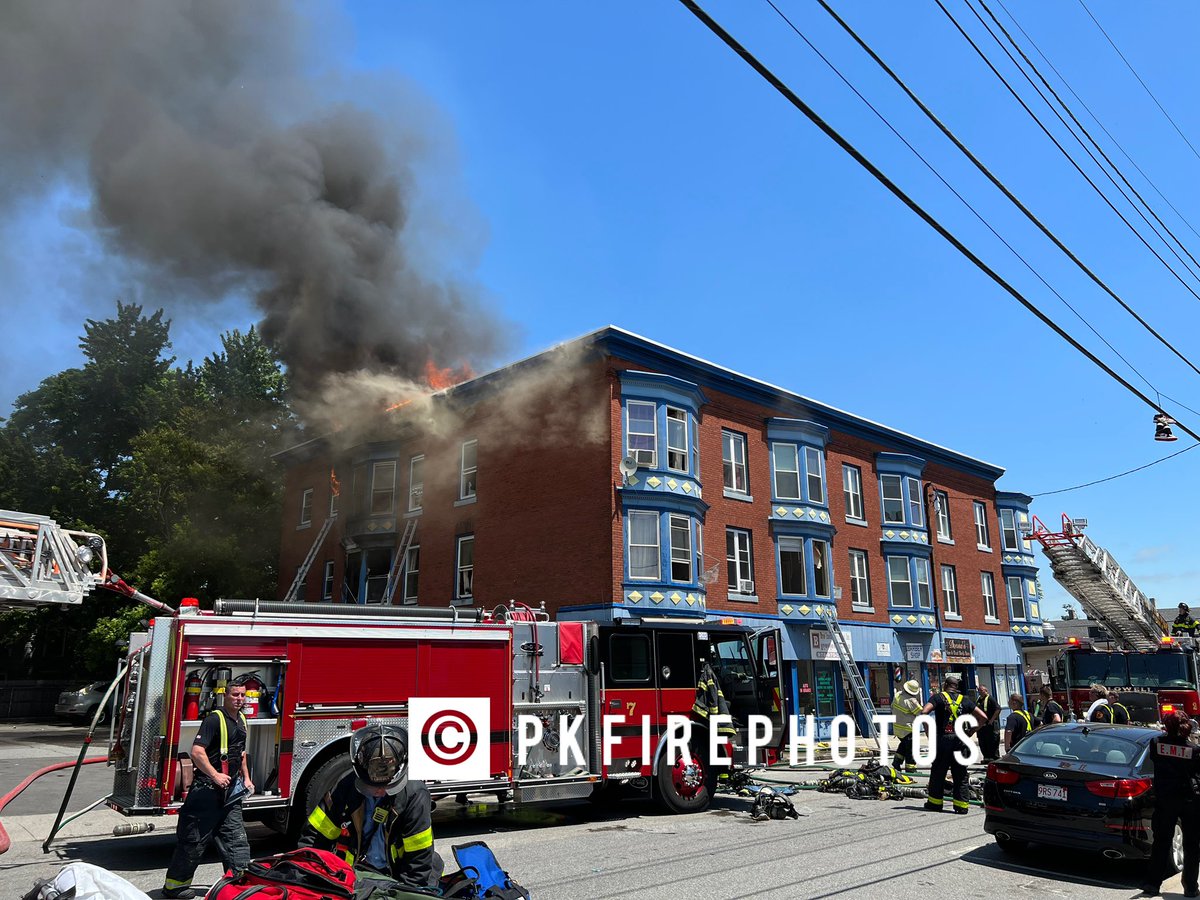 pkerriganpk's tweet image. Lowell everyone out of the building