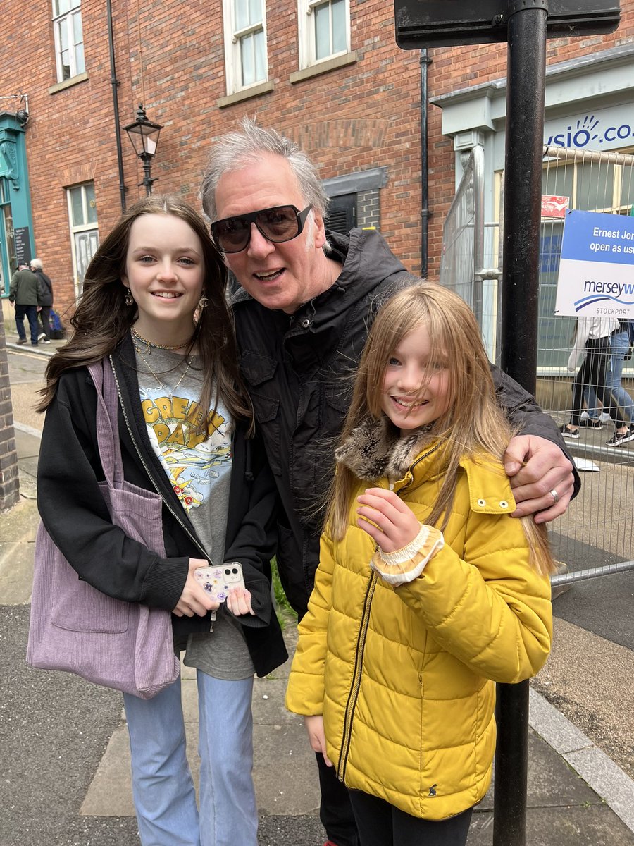 damofly7's tweet photo. @therealboon @underbanks_sk @festcheshire @ZutonsThe @South_Club Top man 👍 https://t.co/fmWAGSfJar