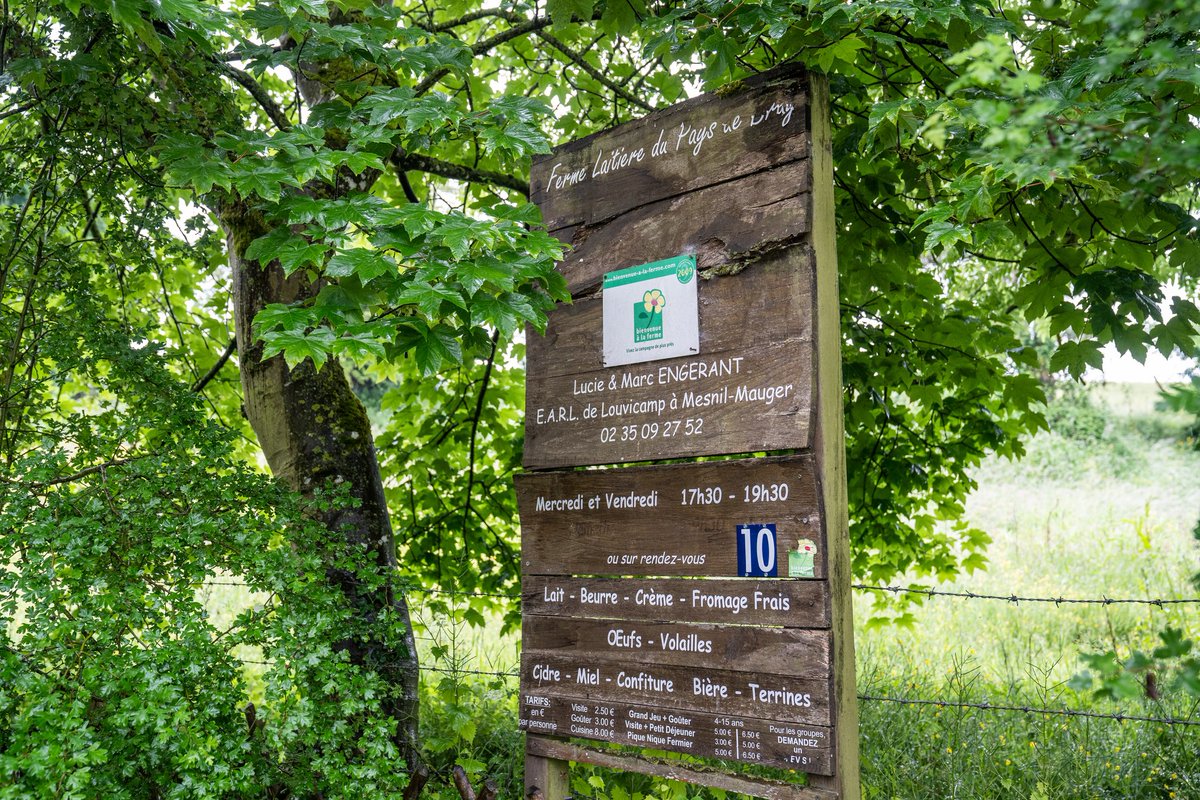 BroutteLisa's tweet photo. Merci à Lucie qui m'a accueillie hier dans son exploitation agricole à Mesnil-Mauger ! 

Une ferme pédagogique modèle, qui a à cœur de bâtir des ponts entre le monde agricole et la société pour lutter contre l'agribashing. https://t.co/cbv5nDoXyy