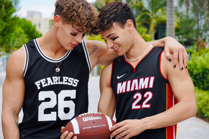 NEW VIDEO JUST OUT 🔥🏈💦 https://t.co/T2K7ugRJD7 w @Alannxoxo https://t.co/dyOE2vZrCV