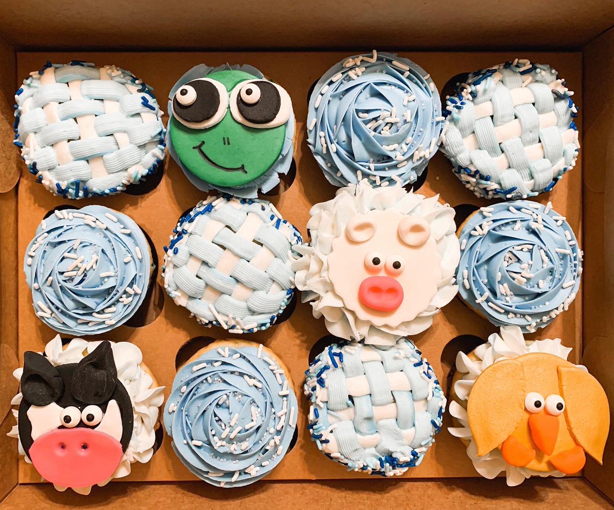 kateboss21's tweet photo. ๐ป๐ป๐ป
โBeep!โ said Blue.
โWho wants a ride?โ
Everybody scrambled
to jump inside.
๐ด๐๐ฅ๐ฎ๐ธ๐ท
#littlebluetruck #beepbeepbeep #sheepsaidbaaa #cowsaidmoo #oinksaidapiggy #beepsaidblue #basketweave #basketweavecake #wiltoncakes #fondant #homebaker #selftaughtbaker #kateboss https://t.co/wUmpj1Ha7I