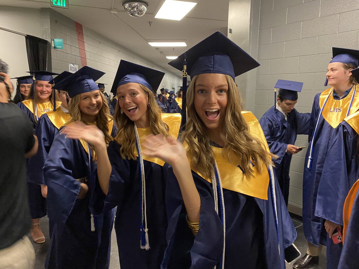LexingtonOne's tweet image. This c/o 2022 holds 520 graduates and 255 honor graduates + they earned about $50.7 million in scholarships! #LexGoCats #Lex1co2022 @LHSWildcatsLex1 🐾 👏🎓🎉