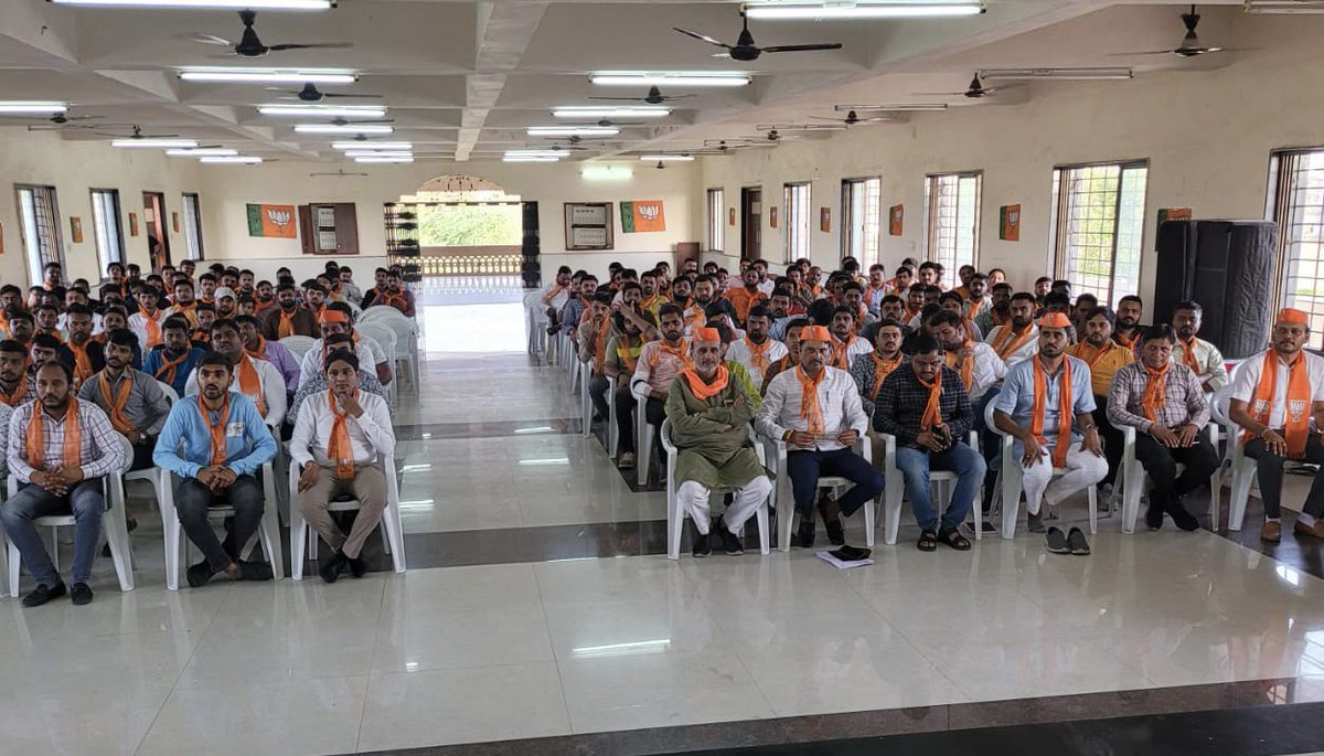 2014Mahipat's tweet photo. @Randhirsinhbjp @HarshadGiriBJP @pradipsinhbjp @DrPrashantkorat @BJYM4Gujarat @NareshDesai_ @ishaktisinhbjp @shaileshnaibjp @JaySomani4 @Hitendrasinhbjp @hardik_dodia @bjym4ahmdist @PratikpatelBJYM @ParmarPavubha @BhavikaGhoghari આજ રોજ ભારતીય જનતા યુવા મોરચા અમદાવાદ જિલ્લા ની બૃહદ કારોબારી બેઠક અમદાવાદ જિલ્લા ભાજપ ના યશસ્વી અધ્યક્ષ શ્રી @HarshadGiriBJP જી ની વિશેષ ઉપસ્થિતિ માં સાણંદ નગરપાલિકા હોલ ખાતે યોજાઈ.@pradipsinhbjp @DrPrashantkorat @BJYM4Gujarat @NareshDesai_ https://t.co/byWgbsEL6A