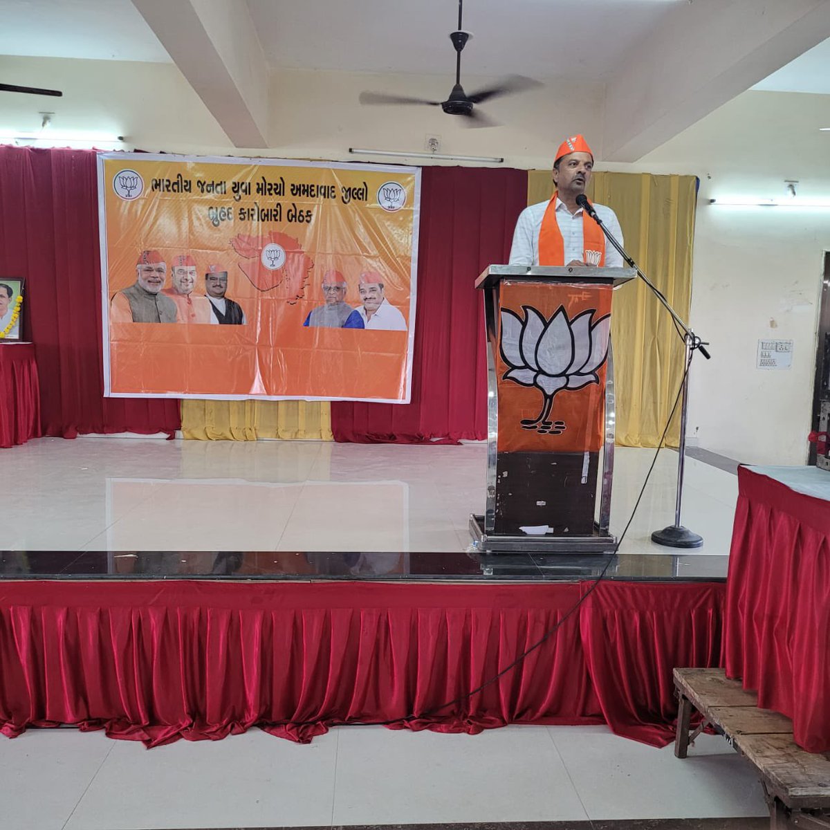 2014Mahipat's tweet photo. @Randhirsinhbjp @HarshadGiriBJP @pradipsinhbjp @DrPrashantkorat @BJYM4Gujarat @NareshDesai_ @ishaktisinhbjp @shaileshnaibjp @JaySomani4 @Hitendrasinhbjp @hardik_dodia @bjym4ahmdist @PratikpatelBJYM @ParmarPavubha @BhavikaGhoghari આજ રોજ ભારતીય જનતા યુવા મોરચા અમદાવાદ જિલ્લા ની બૃહદ કારોબારી બેઠક અમદાવાદ જિલ્લા ભાજપ ના યશસ્વી અધ્યક્ષ શ્રી @HarshadGiriBJP જી ની વિશેષ ઉપસ્થિતિ માં સાણંદ નગરપાલિકા હોલ ખાતે યોજાઈ.@pradipsinhbjp @DrPrashantkorat @BJYM4Gujarat @NareshDesai_ https://t.co/byWgbsEL6A
