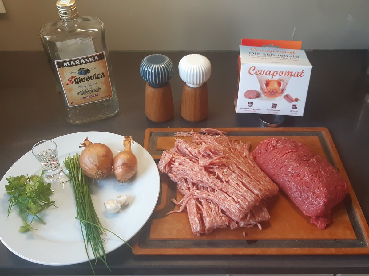 ThomasBickl's tweet photo. New cutting-edge recipe.
Any expert views?
#domaći #ćevapi https://t.co/9ihMRbQil1