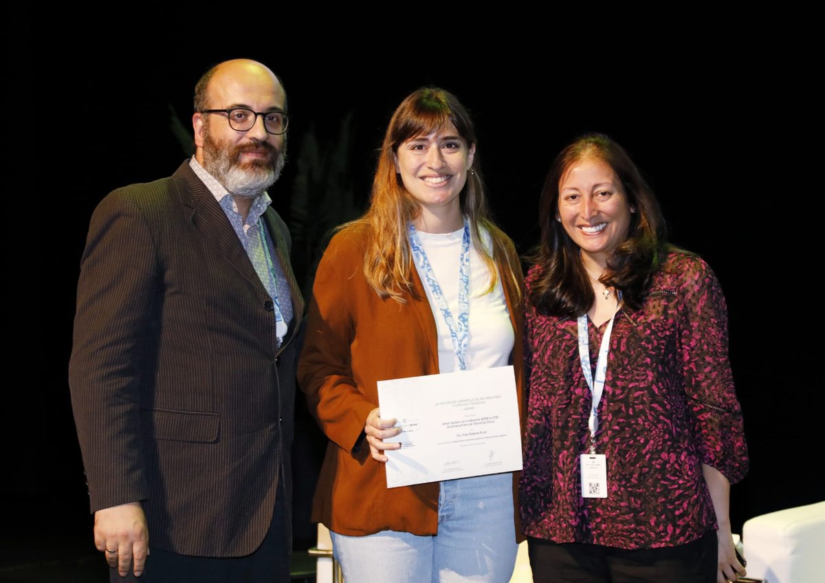 Entrega del premio Antonio Xaubet, por la Dra. Claudia Valenzuela y el Dr Jacobo Sellarse <a href="/jacobosellares/">Jacobo Sellares</a> 

#55CongresoSEPAR #SEPAResmás