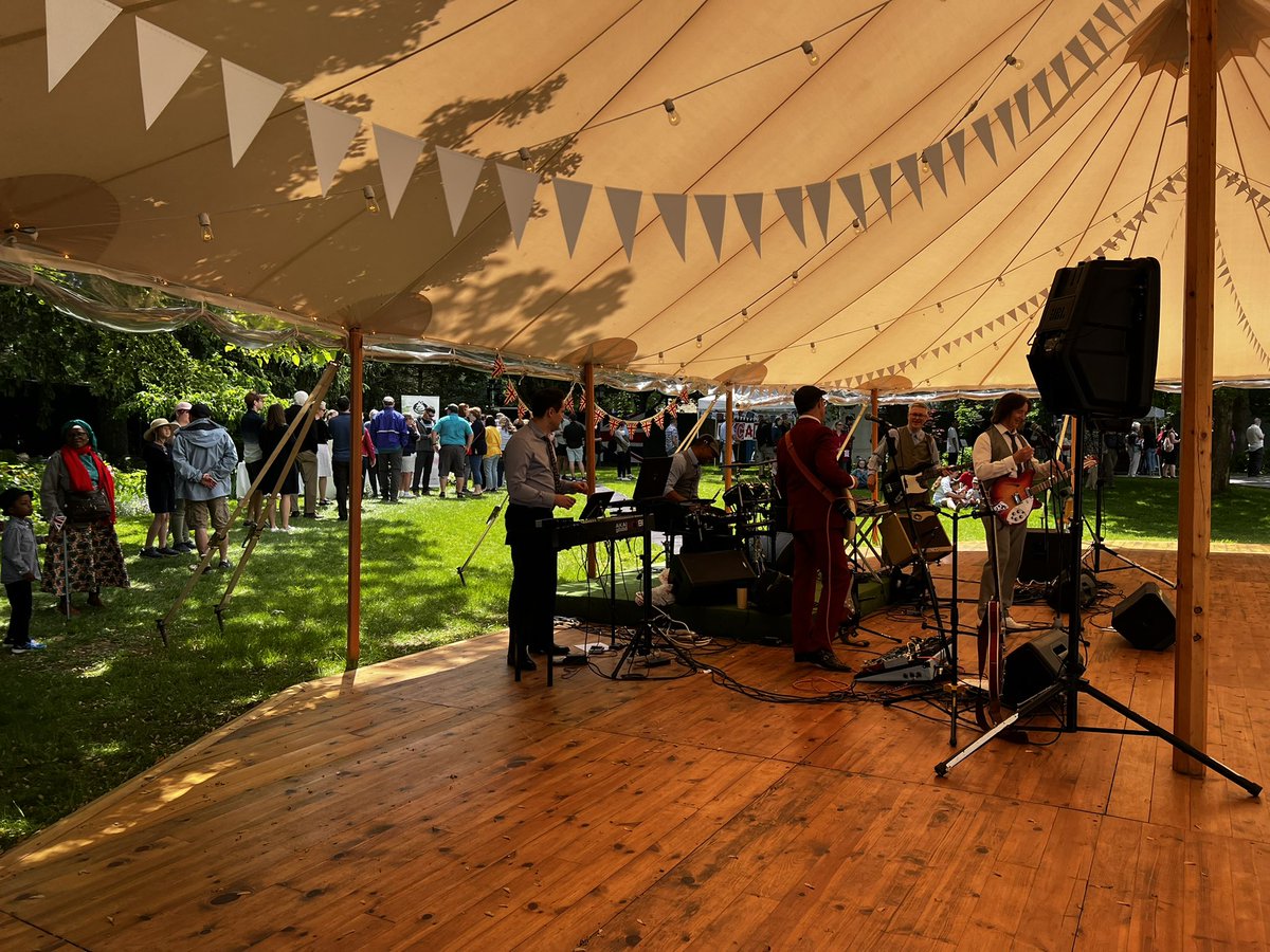 UK in Canada 🇬🇧🇨🇦 (@ukincanada) on Twitter photo Today’s the day! 🎉
It’s <a href="/DoorsOpenOttawa/">Doors Open Ottawa</a> at Earsncliffe and we’re celebrating with tours of the 🇬🇧 residence and a #PlatinumJubilee street party.
Delighted to welcome the 3000 guests who registered. Today’s the day! 🎉
It’s <a href="/DoorsOpenOttawa/">Doors Open Ottawa</a> at Earsncliffe and we’re celebrating with tours of the 🇬🇧 residence and a #PlatinumJubilee street party.
Delighted to welcome the 3000 guests who registered.