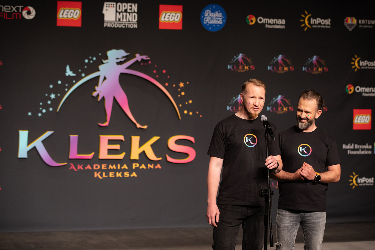 Kleks_Academy's tweet photo. 1/2

Just another throwback to the Kleks Academy film press conference. 🔥 It was an amazing event filled with lovely people and Kleks' magic 🥰✨

Join our #Discord channel to stay uptodate with more news. Link in BIO. 📲

Photo credit: Dawid Żuchowicz, Adam Stępień. https://t.co/C6YehgI6v0