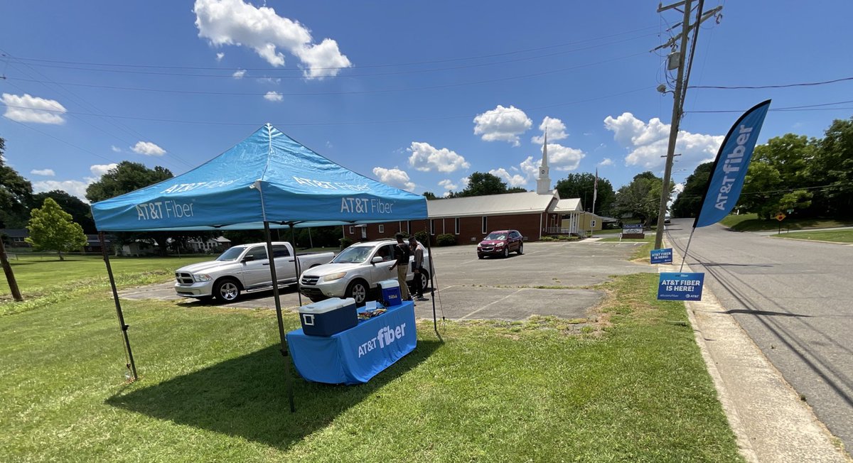 SoCalDP's tweet photo. Beautiful skies and happy people. What could be better than fiber on a Saturday!!!! (And no humidity)
#attfiber
#lifeatatt
#fiberfam
@404girl
@BuegelerS
@crystolte0310
@jerryfornwalt
@denzelc01
@phillipsNOrman
@JohnnyGarSN https://t.co/5K8unYHXTg