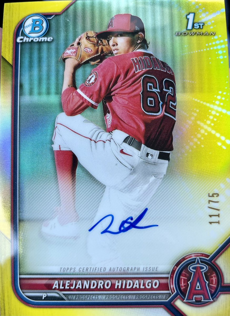 <a href="/CardsOfRetail/">CardsOfRetail</a> Not a fantastic on card auto card but still a 1:11,188 odd from a retail pack bought in ToysR’Us. 👍