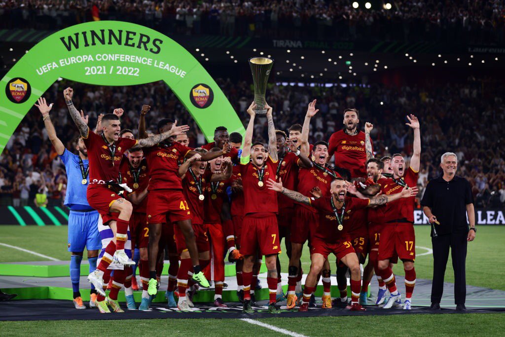 ilRomanistaEN's tweet photo. 🌍 “Il Romanista in the world”

🗣 First episode is out now! 

Talking about Roma’s win of the Conference League with special chronicles from the match in Tirana and the celebrations all around Rome

Subscribe for free 
➡️ https://t.co/mhz4oCzCyn

1/3 https://t.co/u50OLCUtYG