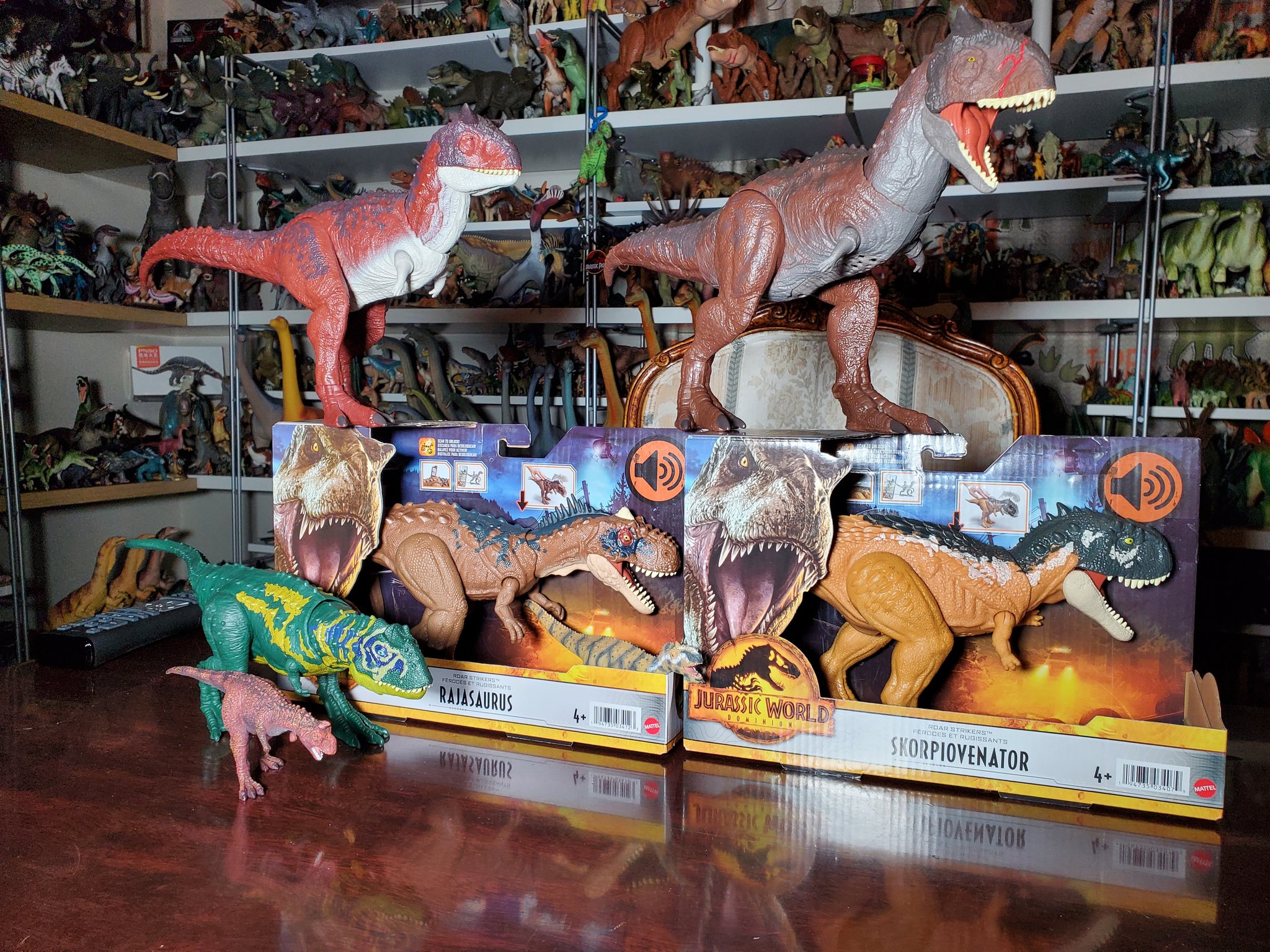 Jurassic world eating t rex best sale toy