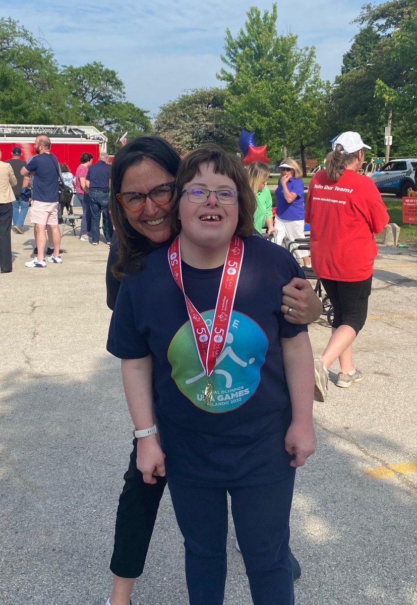 ChicagoParks's tweet image. Rooting for our @ChicagoParks athletes competing in the Special Olympics @2022USAGames in Orlando, Florida this week. Good luck to our @SpecialOChi athletes Karyn Mrotek (bocce ball), Matthew Buck (swimming) &amp;amp; Special Rec. Instructor Lisa Wisniewski (golf coach). #SpecialOlympics