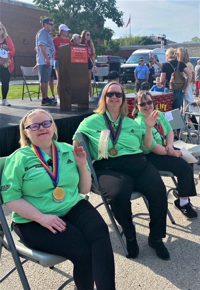ChicagoParks's tweet image. Rooting for our @ChicagoParks athletes competing in the Special Olympics @2022USAGames in Orlando, Florida this week. Good luck to our @SpecialOChi athletes Karyn Mrotek (bocce ball), Matthew Buck (swimming) &amp;amp; Special Rec. Instructor Lisa Wisniewski (golf coach). #SpecialOlympics