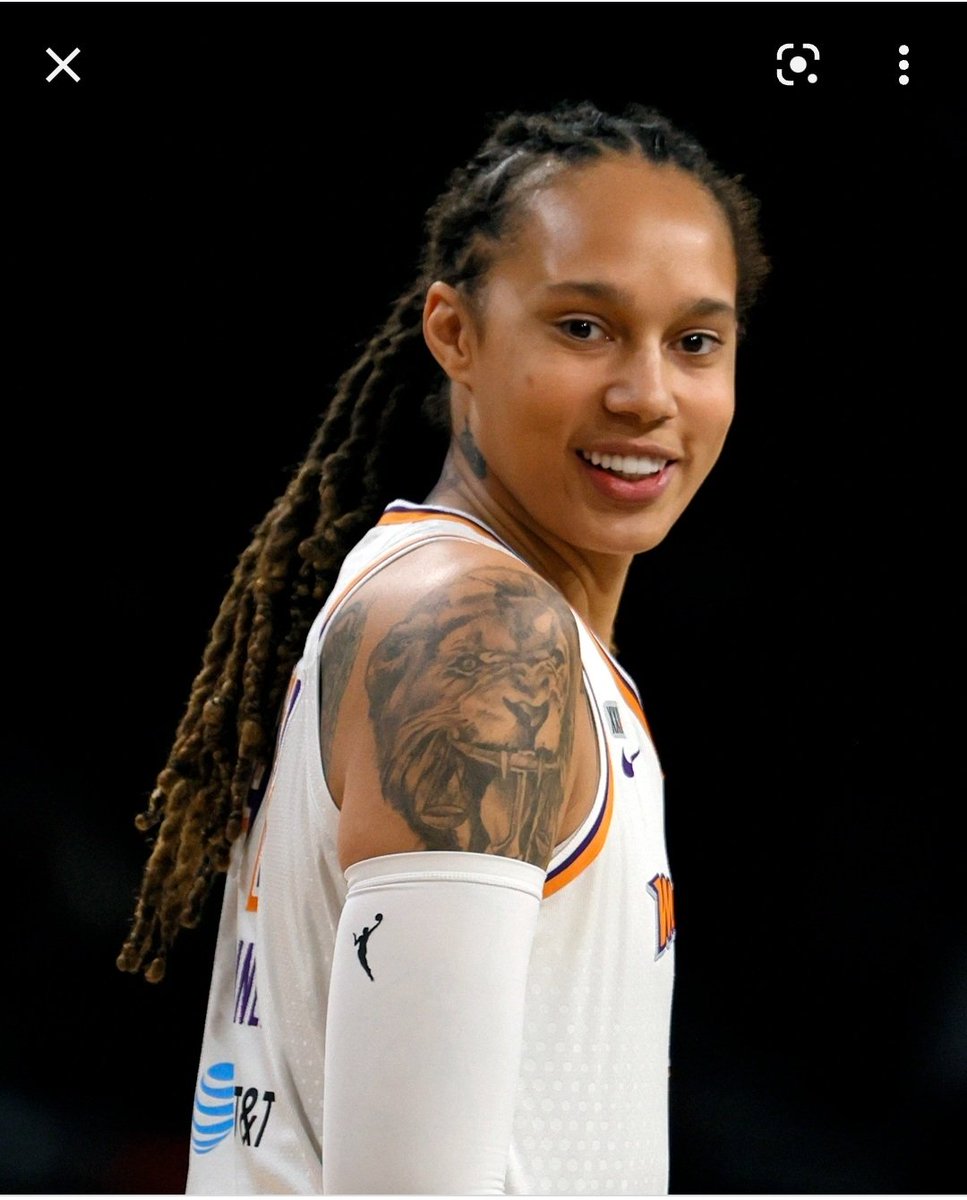 AmyMcFarlane9's tweet photo. Today, like EVERY DAY, is a good day to bring home @brittneygriner. @POTUS @WhiteHouse @VP. We need your help to get BG back on US soil!! #WeAreBG #BringBrittneyHome #SayItTillItsBackwards https://t.co/Tl2egejWkp