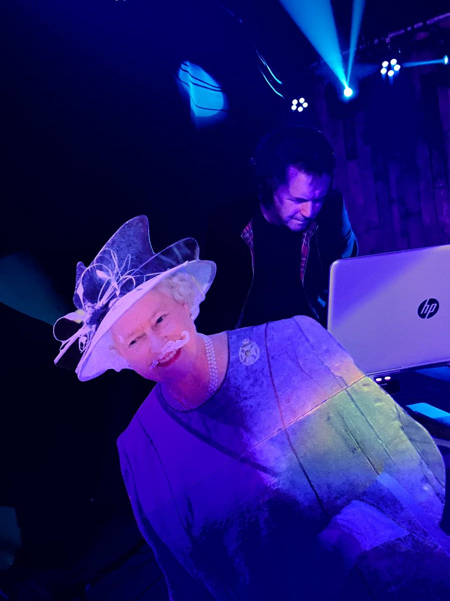 omsmagazine's tweet photo. Absolute Scenes last night in #Witney - fab gig and £ raised for @WitneyMusicFest Big Royal Cheers to everyone! Lovely jubilliii 👋 👑 https://t.co/SiS1G952XE