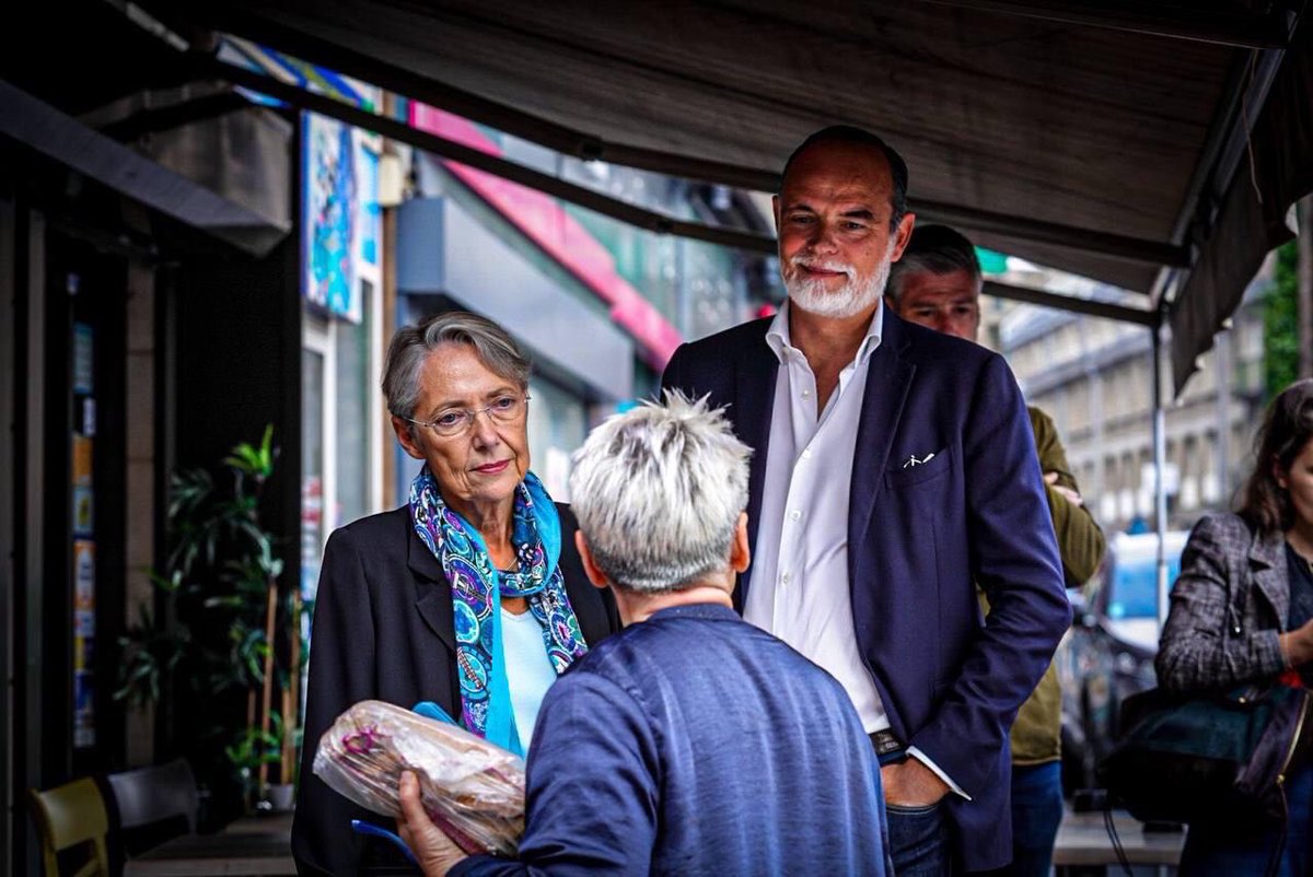 EPhilippe_LH's tweet photo. Ensemble avec la Première ministre @Elisabeth_Borne pour donner une majorité au Président de la République. #Législatives2022 https://t.co/KrFAexbWej