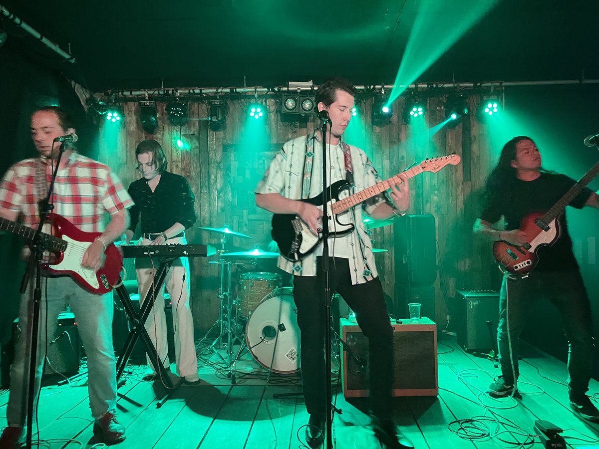 omsmagazine's tweet photo. Absolute Scenes last night in #Witney - fab gig and £ raised for @WitneyMusicFest Big Royal Cheers to everyone! Lovely jubilliii 👋 👑 https://t.co/SiS1G952XE