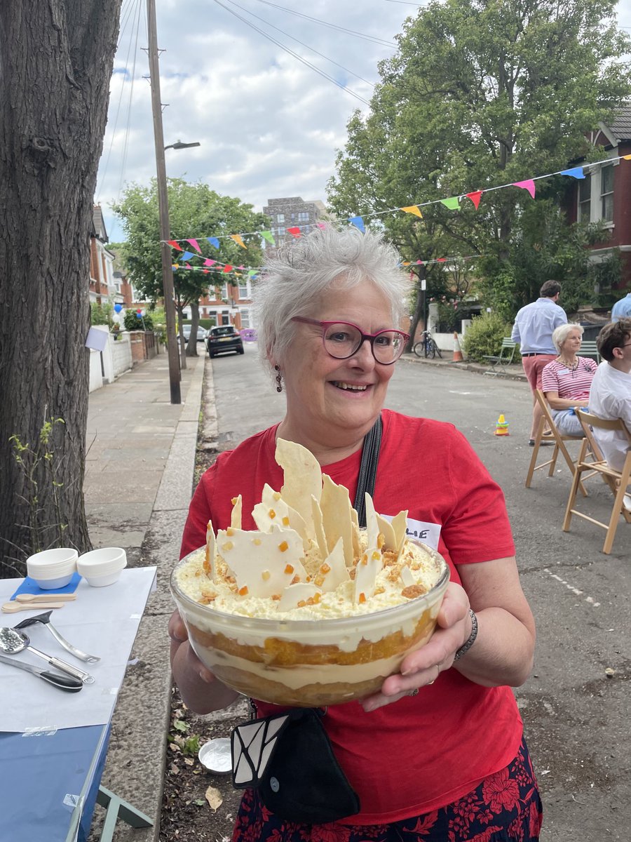 JulieCopywriter's tweet photo. Made Jemma Melvin’s #PlatinumPudding for our street party. Was very popular and several people said it was the best trifle they’d ever tasted. https://t.co/6vsndRYaq9