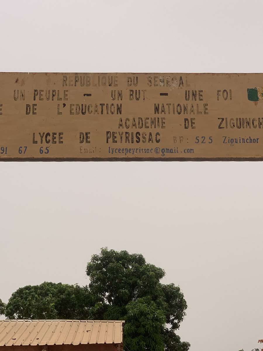 FatouDiopSambe1's tweet photo. « Chaque année on nous fait recenser le nombre de grossesses dans nos écoles sans rien derrière » Proviseur du lycée de Peyrissac à #ziguinchor dans le sud du #Senegal 
Il faut des réponses concrètes pour adresser les problèmes persistants.
#zerogrossesse à l��école
#girlnotbride https://t.co/Z9UEUMfFBU