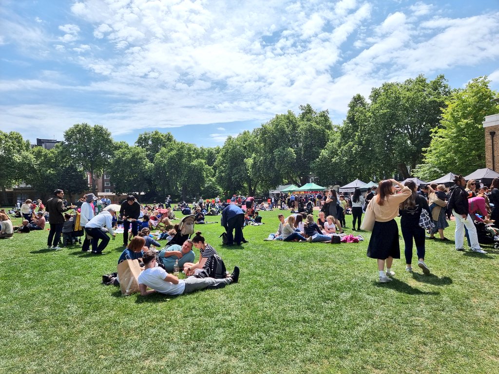 We are very happy to see the sunshine in Chelsea today. #PlatinumJubilee