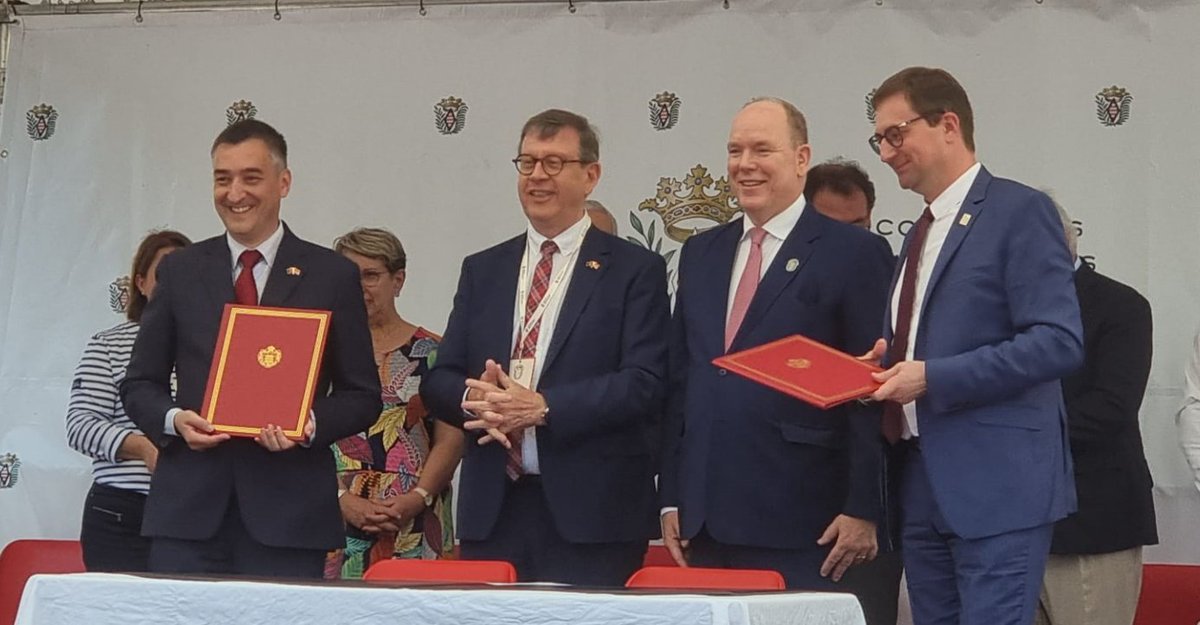 JeanMorin_CD50's tweet photo. 📚🖼️🇲🇨Forts des liens qui les unissent, les Archives du Palais de #Monaco et les @ArchivesManche souhaitent créer un portail documentaire numérique commun afin de faciliter toute coopération culturelle des richesses archivistiques conservées
#Torigny #SaintLô #Granville #Monaco https://t.co/8aOpw1v1xP