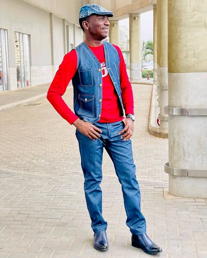 Deboraheneche's tweet photo. It's Big Daddy's birthday today 🥳🥳🥳🥳🥳🥳🥳🥳🥳🥳🥳🥳🥳🥳

If you people won't make noise, me I will make sha noise.

Prepare to be spammed today 😂😂😂. Many posts to come sha.

This one is just a slideshow of one of the coolest men alive 😤. 
You're welcome 😌#birthday #asuu https://t.co/06CKdTxXJk