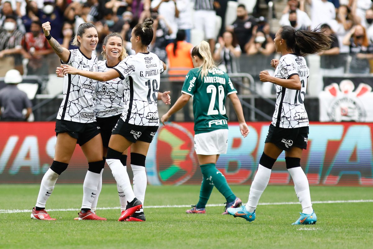 HOJE TEM CORINTHIANS FEMININO

Palmeiras x CORINTHIANS 

🕑 14h
🏟️ Allianz Parque
📺 <a href="/BandTV/">Band TV</a>