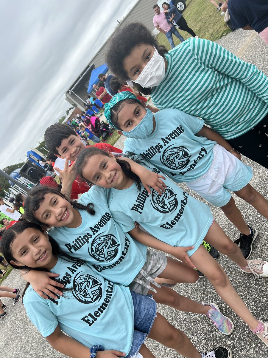MrsCook_64's tweet photo. Field Day 2022 in the books @PhillipsAveElem Thank you to @Coach_Hinckson3 &amp; @CoachPerry_PE for planning the best day for our kids! 💙 https://t.co/V1COb8A4iY