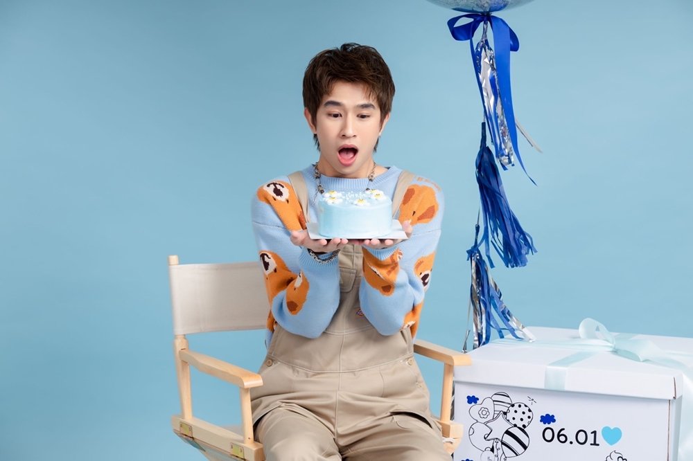 woopmag's tweet photo. ฟลุ้ค ณธัช ฉลองอายุครบ 26 ปี รับความรักยิ่งใหญ่ จากแฟนๆทั่ว��ลก จัดโปรเจกต์ สุดอลัง ด้วยเค้กวันเกิด 26 ชั้น ความสูงกว่า 6เมตร !!! พร้อมส่ง #26thHBDFlukeNatouch ติดเทรนด์ทวิตเตอร์อันดับ2 อย่างรวดเร็ว!! | https://t.co/dr7npfR5Pb https://t.co/O0lMyZMryP

#เจ้าแก้มก้อน #fluke_natouch https://t.co/chgoz2rMKg