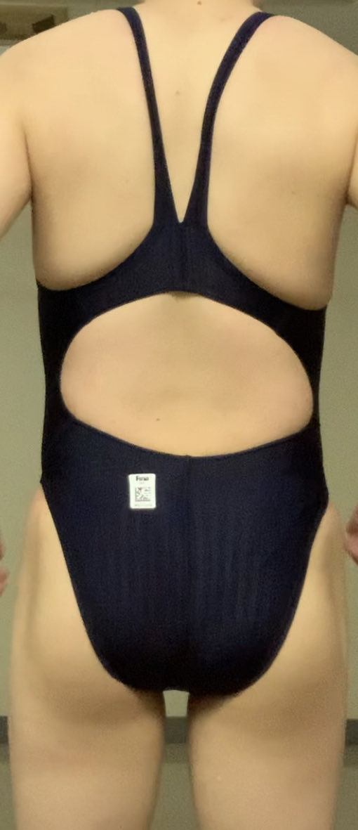 泳いで来ました！