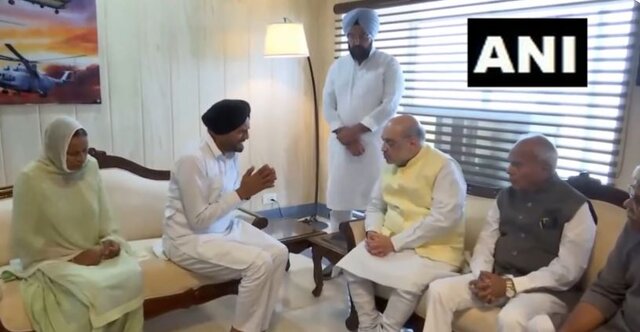 firstpost's tweet image. #SidhuMooseWala murder: Amit Shah meets singer's family in Chandigarh   

bit.ly/3Obtojx