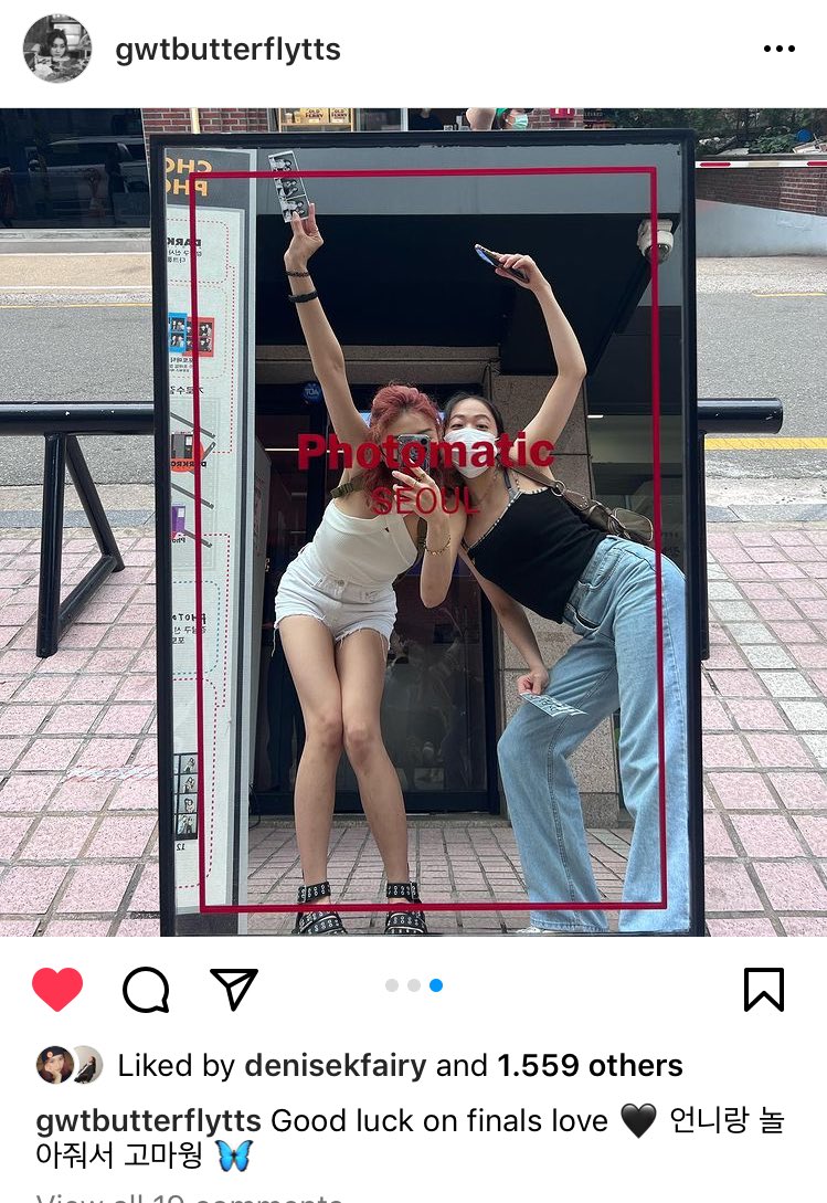 gon10suke's tweet photo. Debuted in the same year, they met on stage and greeted each other, and left the group too.. and now the 2 makne met and are now friends really sweet 🖤🦋 #DeniseKim #DENISE #Songyee @gwtbutterflytts @songiyeeee 👭😍🥰 https://t.co/11NnMv4Q2y
