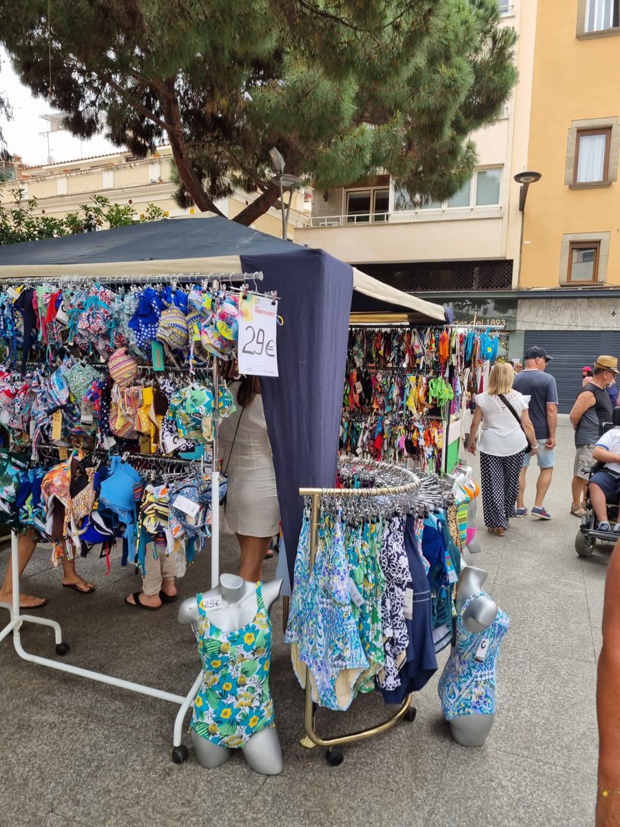 Al llarg de tot el dia d’avui se celebra la Primavera Market a <a href="/Lloret_de_Mar/">Ajuntament de Lloret de Mar</a>. Amb un seguit de parades de <a href="/ComercLloret/">ShopLloret</a>, que ofereixen tot tipus de productes a preus rebaixats, seguint l’essència de la Botiga al Carrer