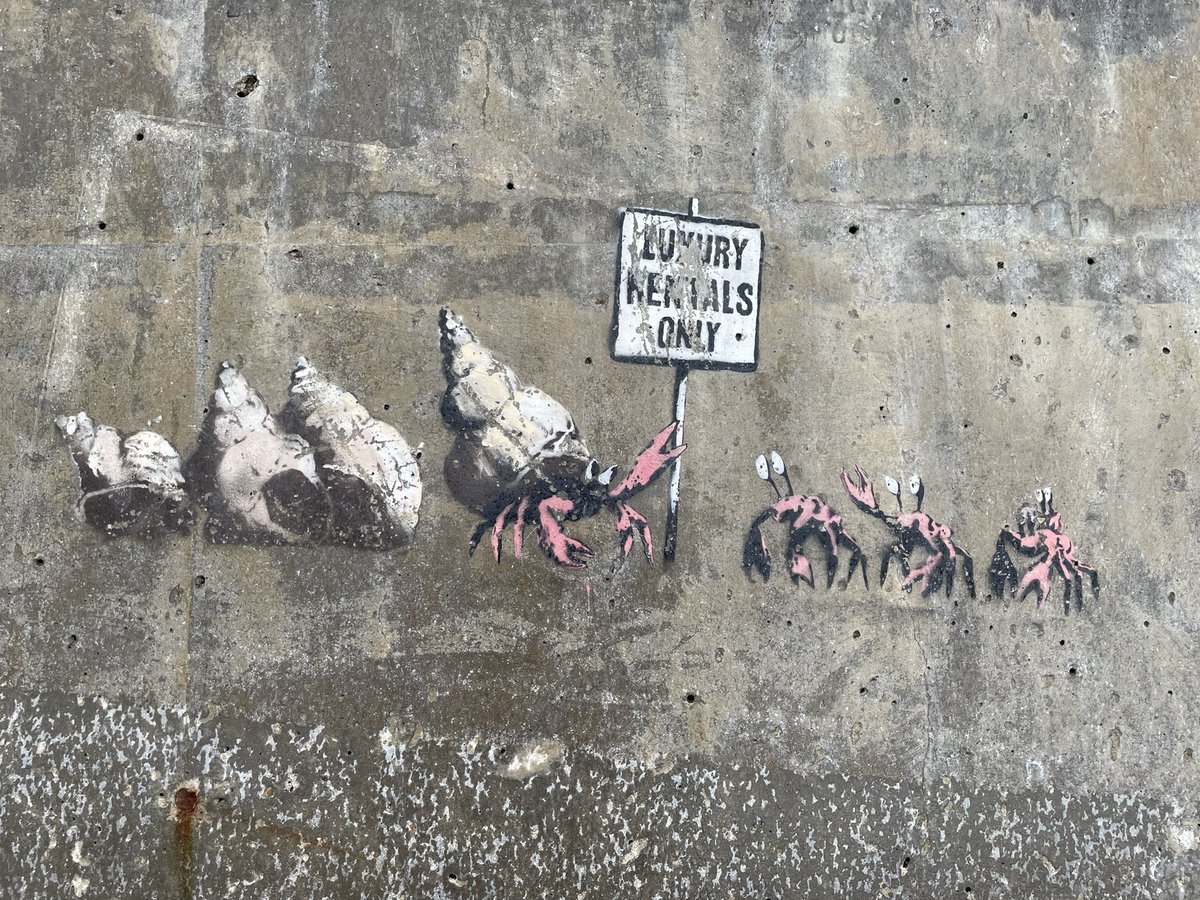 AmknaggsA's tweet photo. Isabelle found a Banksy in Norfolk @DartonPrimary @Class9DPS https://t.co/yhlRT6f2n4
