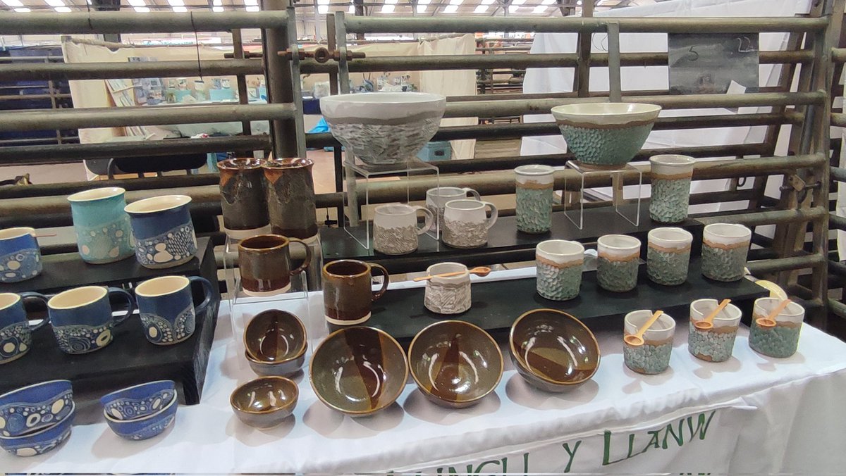 rozdowen's tweet photo. Lovely to meet @h_hunterhaynes earlier! Hope you enjoyed #potfestinthepens & have a lovely rest of the weekend!
#MHHSBD #MadeinWales https://t.co/xDg1GnFVBG