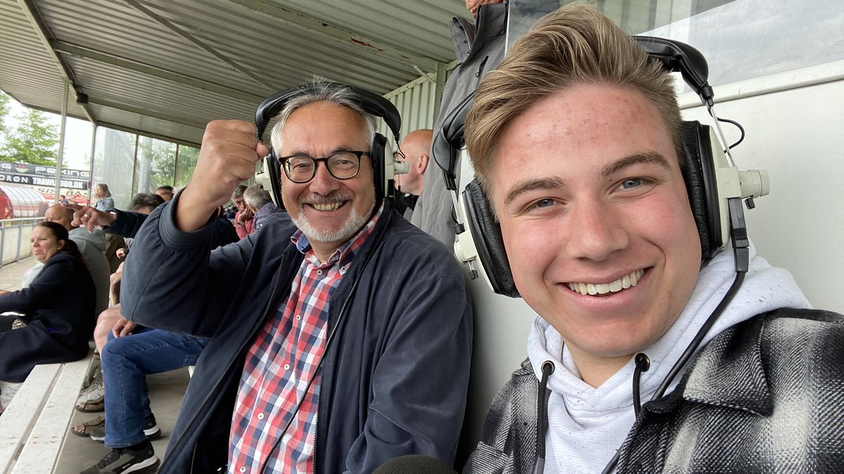 Geweldig om samen met <a href="/antvries/">Ton de Vries</a> de kampioenswedstrijd van <a href="/RijnvogelsFC/">FC Rijnvogels</a> te mogen verslaan. Luister mee via <a href="/rtvkatwijksport/">RTV Katwijk Sport</a>