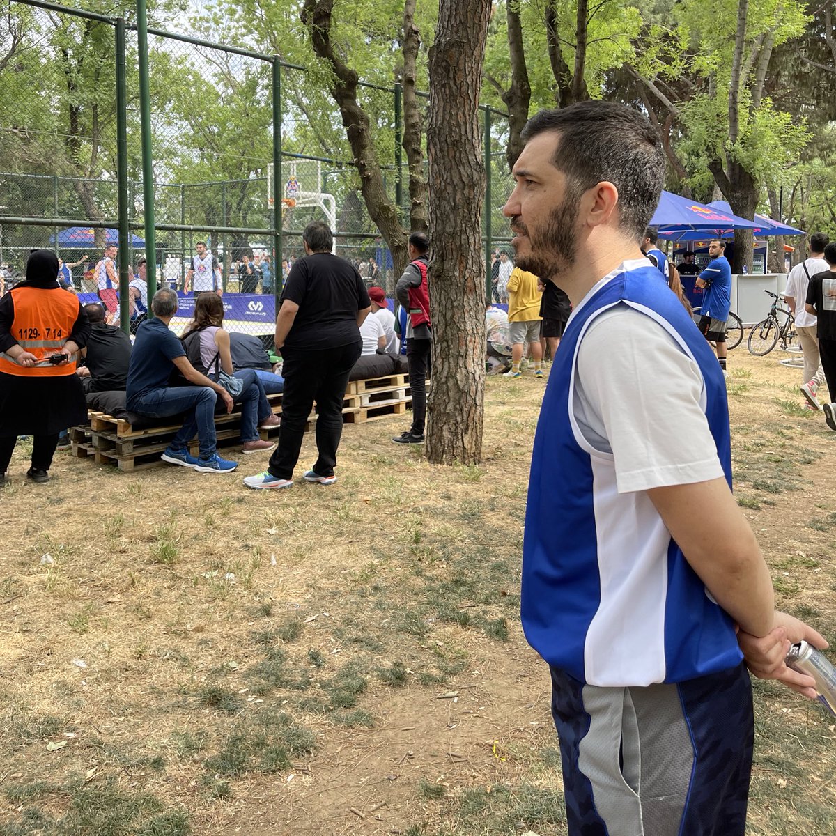 SocratesDergi's tweet photo. 🐐 “Herkes bir gün Emre Özcan olmak istiyor. 

Ben ise her gün Emre Özcan olmak zorundayım.”

#BizimÇocuklar https://t.co/45gcMKYCLd