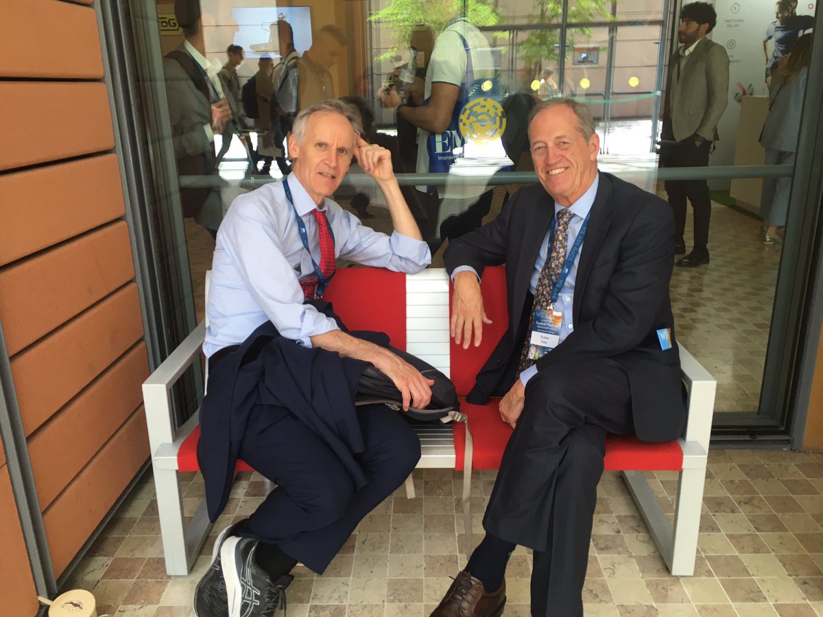 SportfisioSwiss's tweet image. ⚽️ #isoK22 who doesn‘t know @BruknerKhan csm 📘? 📸 meet 🌟 @DrPeterBrukner &amp;amp; @KarimKhan_IMHA here at @footballmed Lyon 🇫🇷