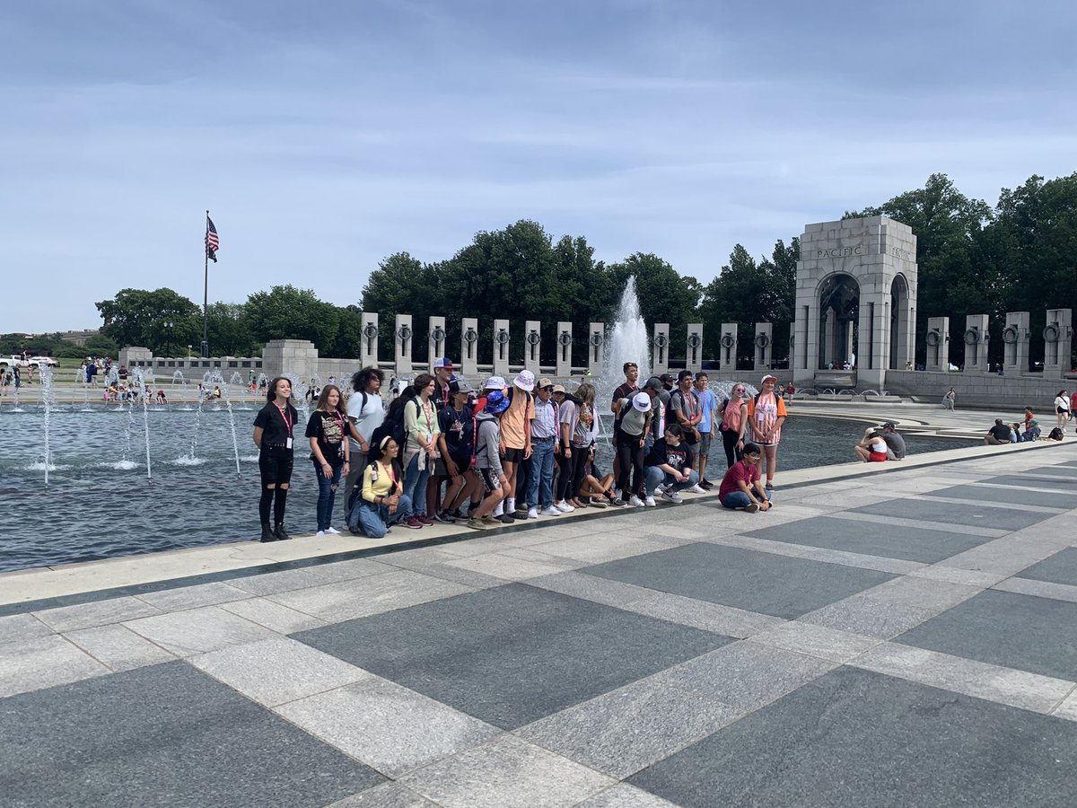 lfcarrington's tweet photo. Washington D.C. with this fun group of Anahuac HS students! #ProudToBeAPanther #AnahuacISD https://t.co/MtlIZAwtpX