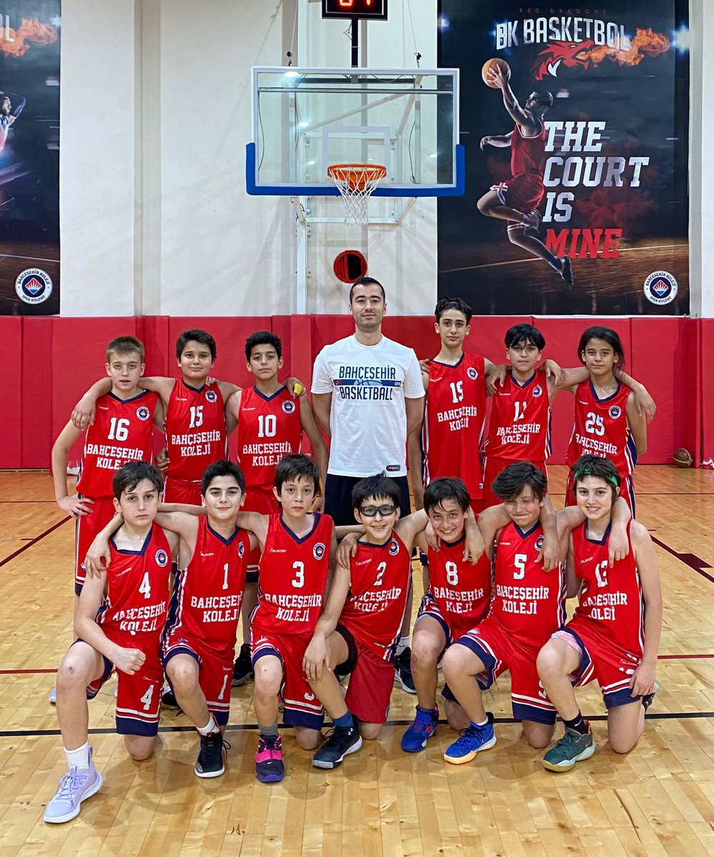 😎 U-12 takımımız, Kurtuluş'u 57-26 mağlup ederek İstanbul 3.'sü olmuştur.

👏🏻 Oyuncularımızı ve teknik ekibimizi sezon boyunca gösterdikleri performanstan ötürü tebrik ederiz! Ellerinize sağlık!

❤💙 #FlyHighTogether