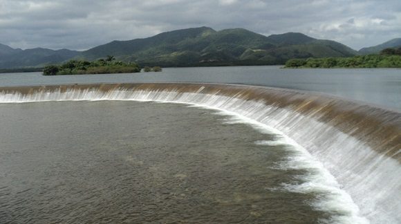 DrRobertoMOjeda's tweet photo. Debido al grado de saturación de los suelos y las precipitaciones que se pronostican durante todo este sábado, insistimos en la importancia de mantenerse informados, no salir si no es necesario, cumplir con las medidas de la @CubaCivil y las autoridades territoriales. #Cuba https://t.co/1sR932MiX9