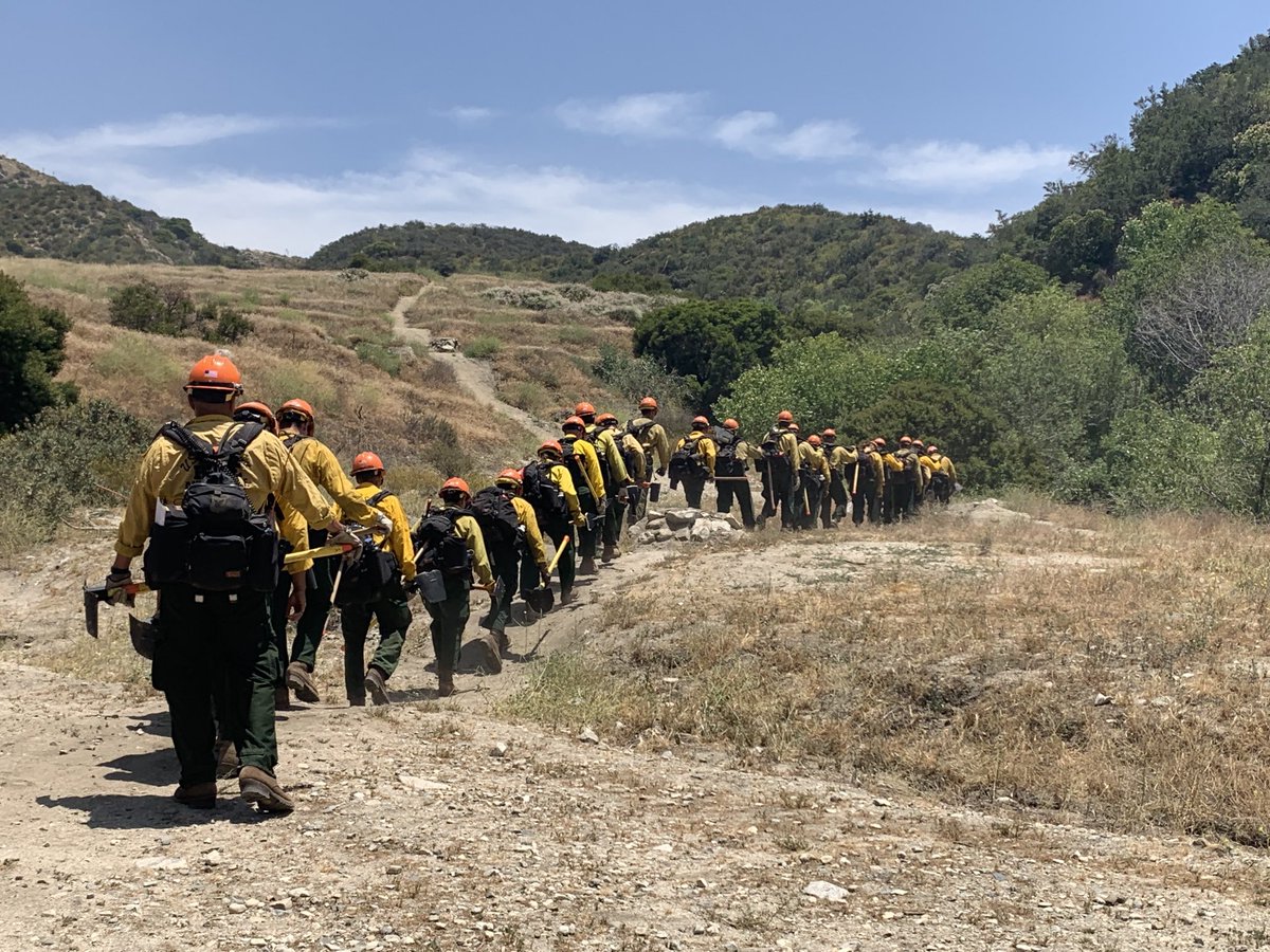 #ReadyForWildfire #ANF #FireYear Piloting a 30 person crew concept, Little Tujunga IHC demonstrates proficiency, unit cohesion and core values throughout their annual readiness review. A well trained, well equipped and well led crew ready to serve the mission and the team. 🇺🇸🔥