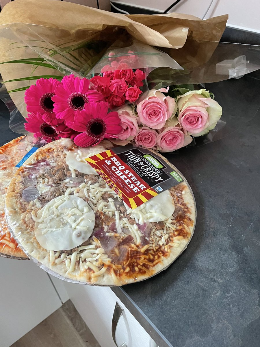 AdamLPreece's tweet photo. Pizza and flowers and driving to bloody Coventry to get prescription for her #brownypoints #skulling later boys ๐บ๐บ๐บ https://t.co/zjqjFpyjQa