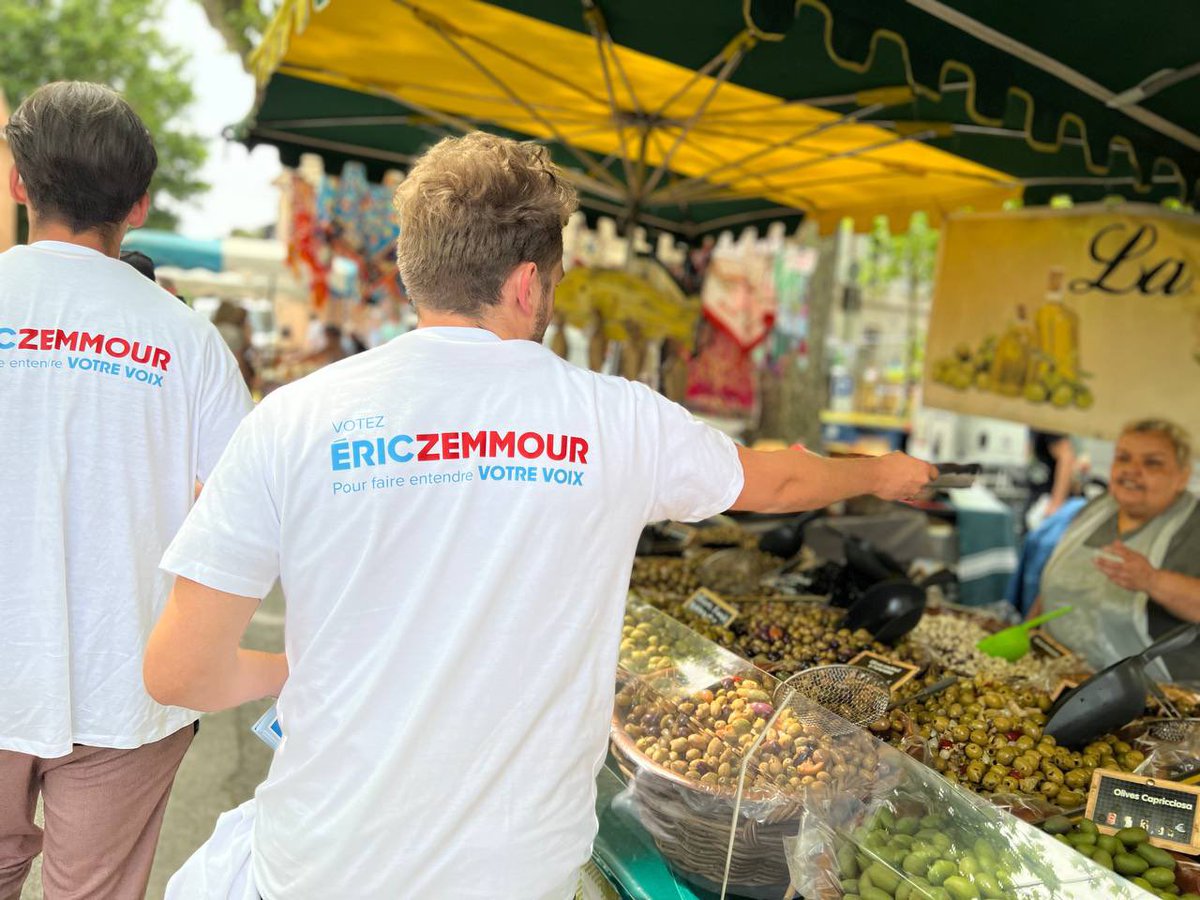 ZemmourEric's tweet photo. Le Cannet-des-Maures, Cogolin, les Arcs, Bormes-les-Mimosas, Saint-Tropez…

Comme chaque jour nous sommes présents dans toute la circonscription pour convaincre les Varois. 

Je suis fier de nos militants ! https://t.co/6fMcg2ghO1
