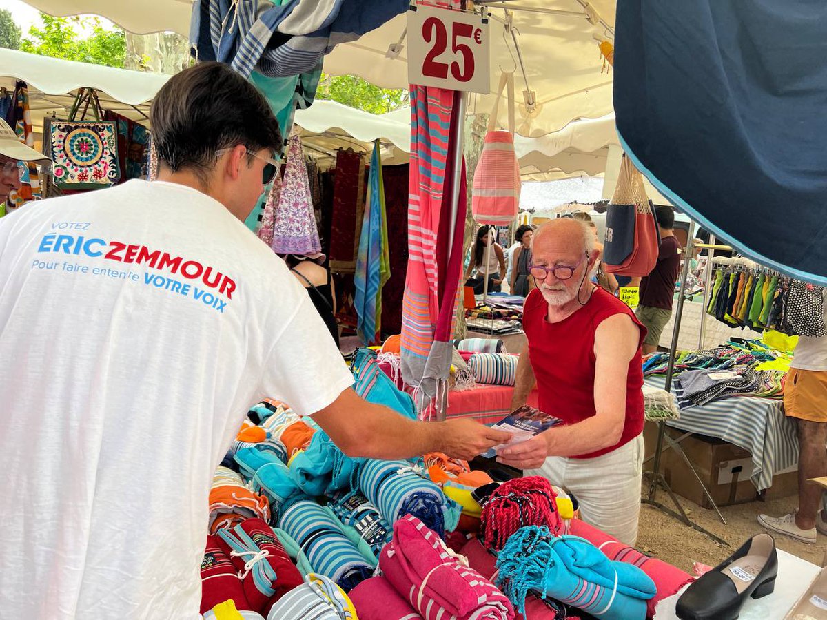 ZemmourEric's tweet photo. Le Cannet-des-Maures, Cogolin, les Arcs, Bormes-les-Mimosas, Saint-Tropez…

Comme chaque jour nous sommes présents dans toute la circonscription pour convaincre les Varois. 

Je suis fier de nos militants ! https://t.co/6fMcg2ghO1