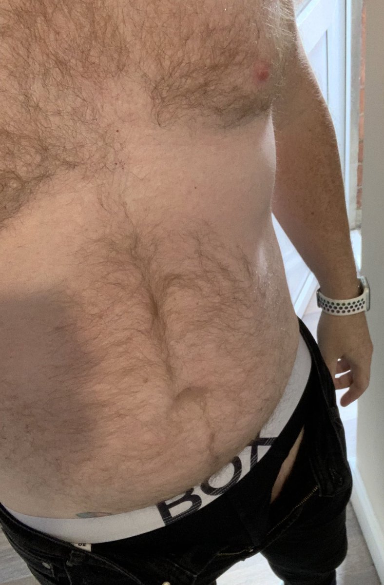 GayGingerGeek1's tweet photo. Afternoon all! #gay #ginger #hairy #dadbod https://t.co/oT5mtaGKhl