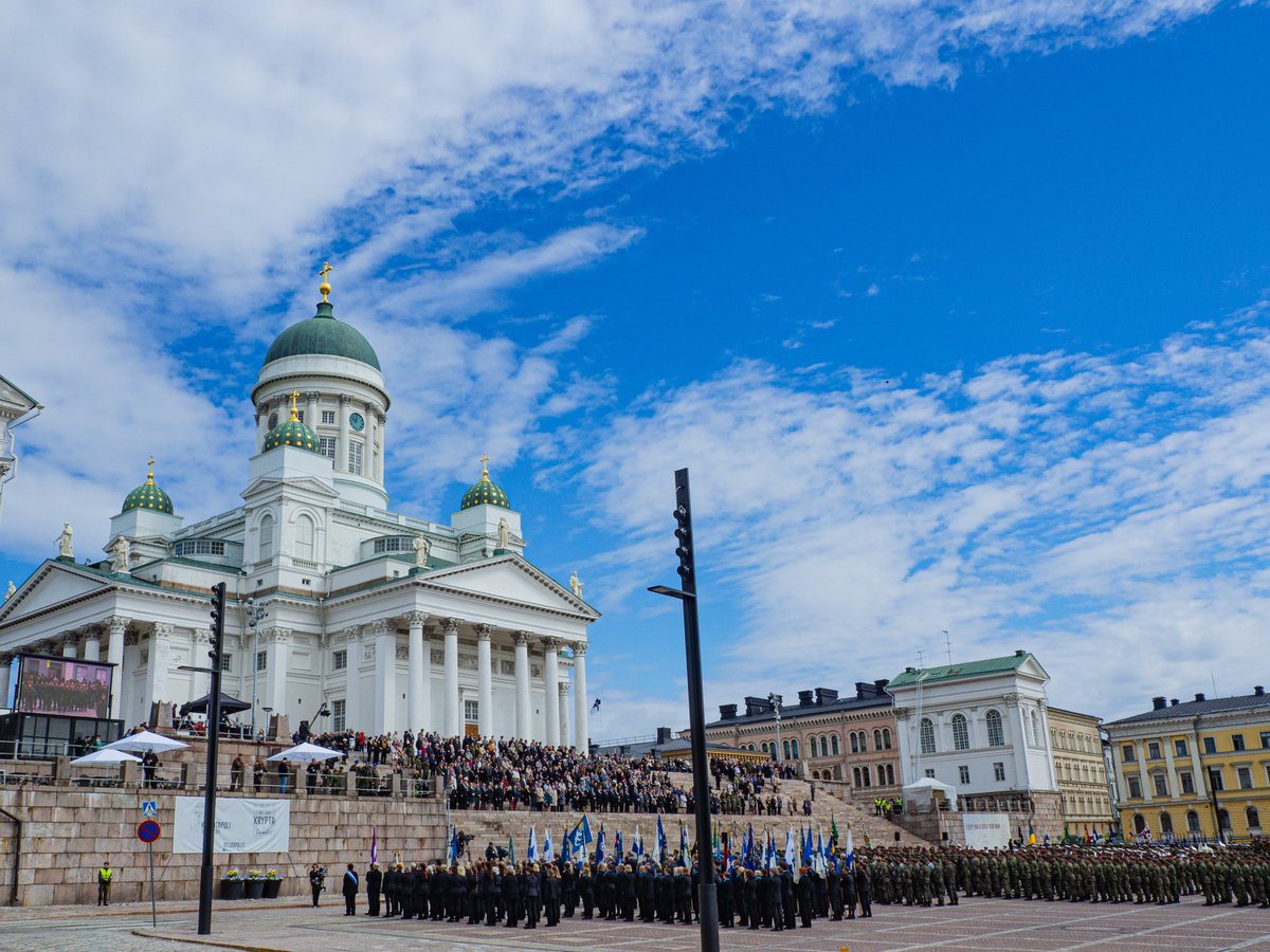 Seurasitko Puolustusvoimain lippujuhlan paraatia? 🇫🇮 Mekin marssimme viranomaisten yhteisessä koiraosastossa. 🐶 Kiitos <a href="/Puolustusvoimat/">Puolustusvoimat</a> hienosta päivästä!